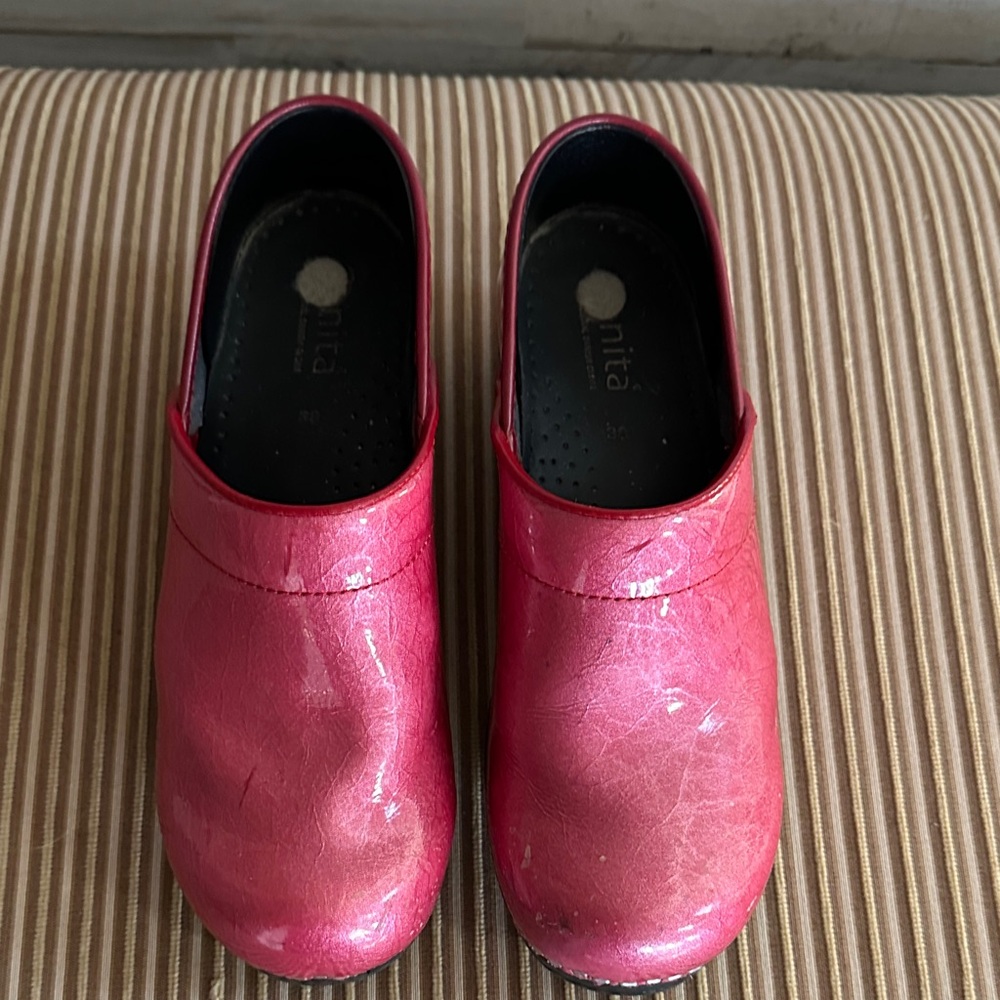 Sanita Shiny Pink Clogs - Picture 3 of 6